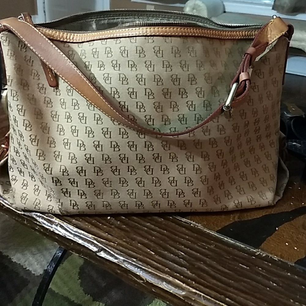 Dooney& Bourke signature vintage tan satchel!!